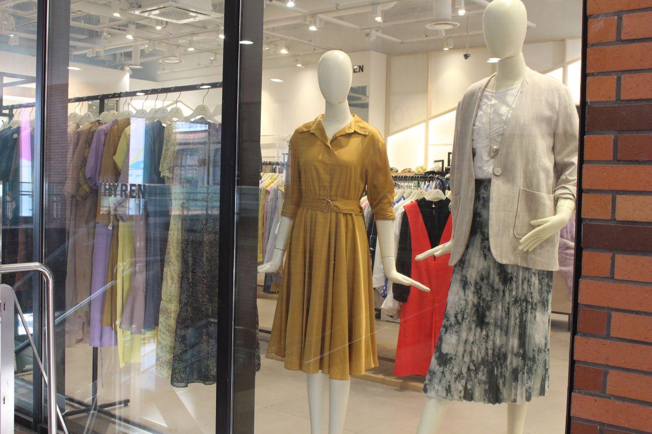 Paju outlet. shopping. premium outlet. seoul shopping. shopping in seoul. paju lotte premium outlet. hyundai department store. lotte department store.